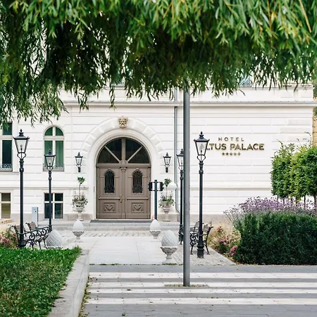 Hotel Altus Palace - Destigo