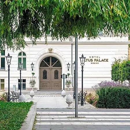 Hotel Altus Palace - Destigo