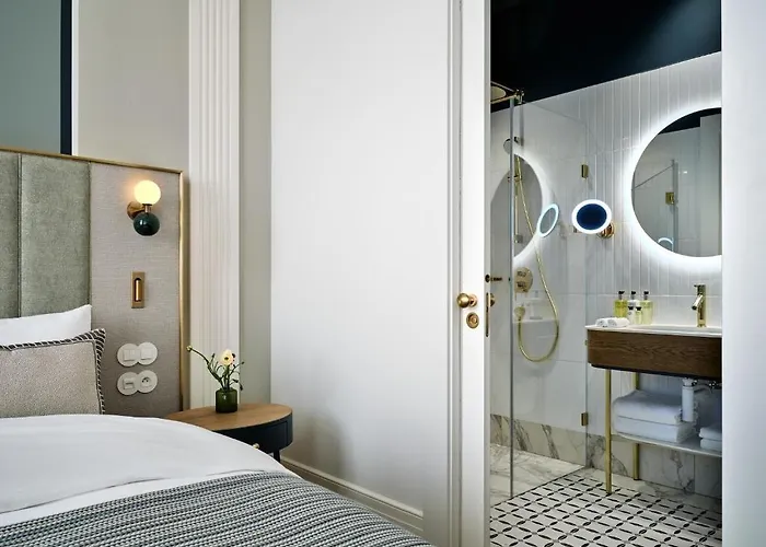 Altus Palace - Destigo فندق فروتسواف