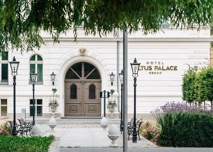 Hotel Altus Palace - Destigo